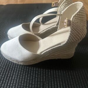 Elegant Cream Wedge Espadrilles